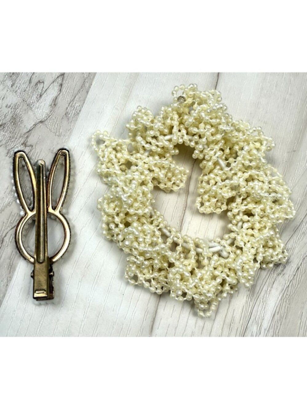 VTG Lot 2 Faux Pearl HAIR ACCESSORIES Bunny Rabbit Clip Barrette & Scrunchie EUC - Picture 2 of 4